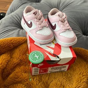 Nike Dunks valentines edition
